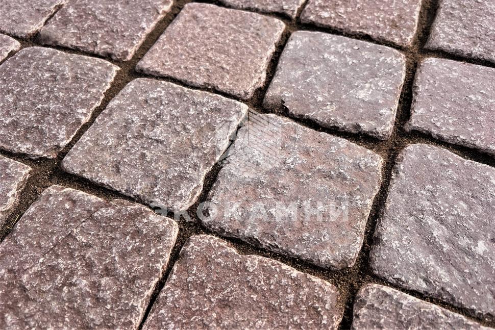Колото-галтованная брусчатка из лемезита бордово-серая Изображение №1