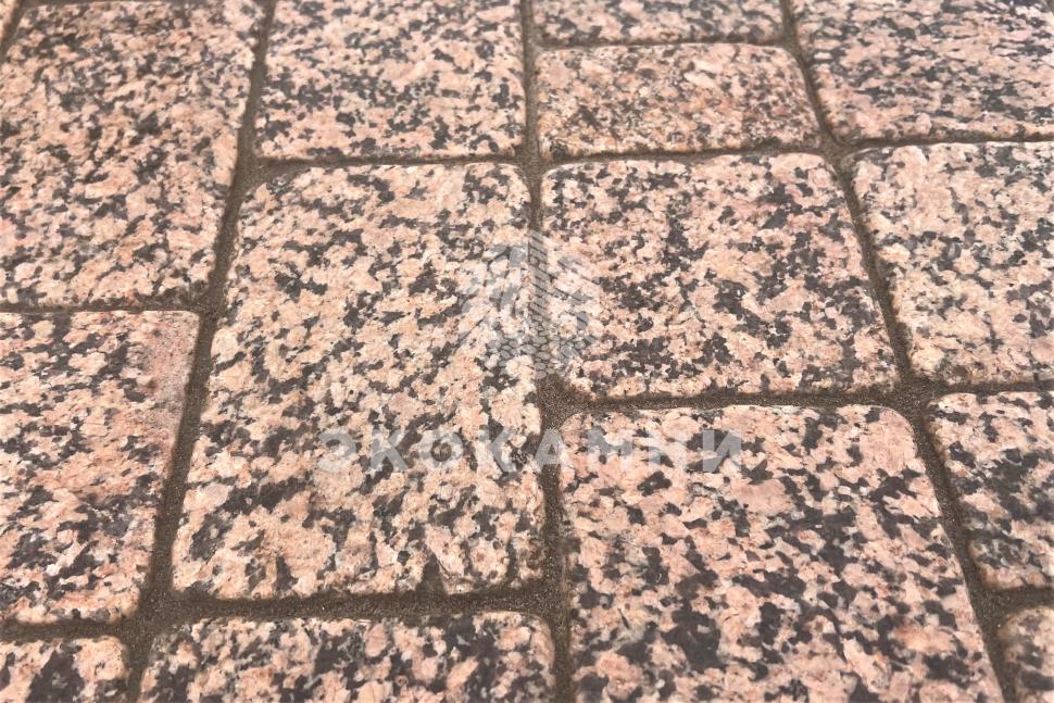 Брусчатка гранитная розовая галтованная «Старый город» Изображение №1