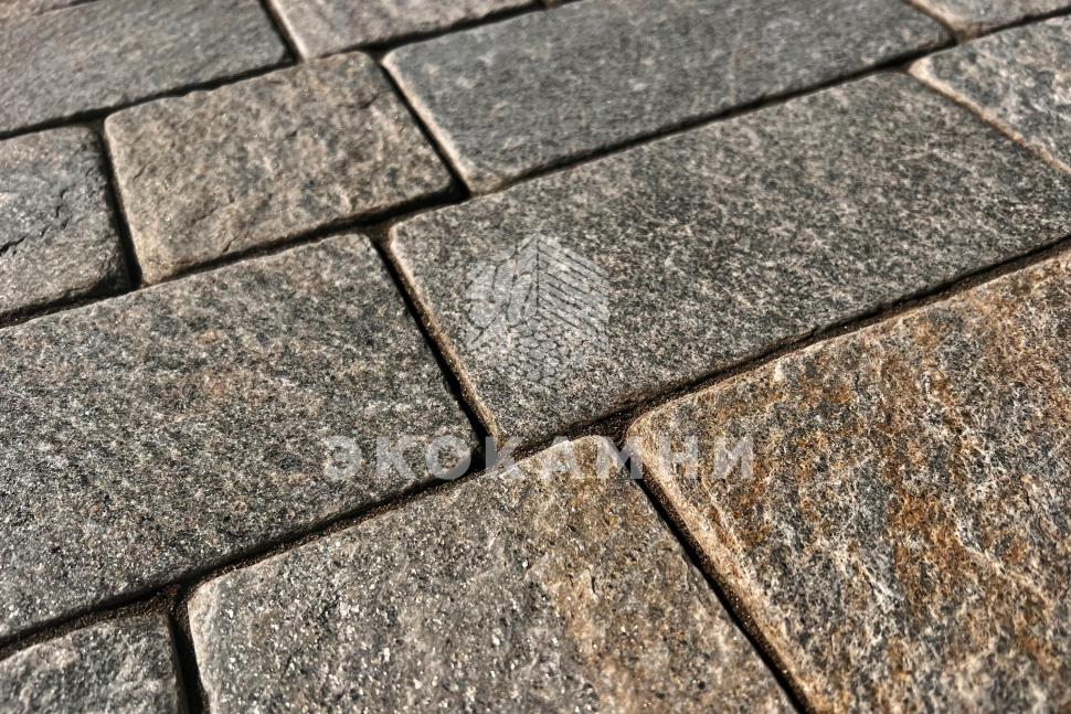 Пилено-галтованная брусчатка из кварцита «Старый Замок» серо-коричневая Изображение №1