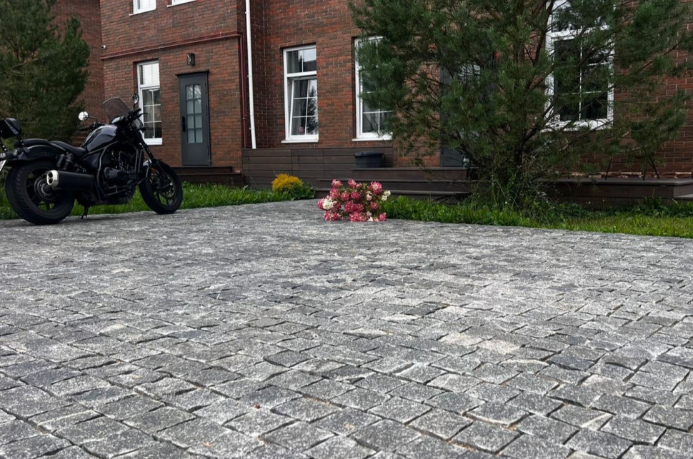 Брусчатка гранитная колото-пиленая «Старая мостовая» Изображение №2