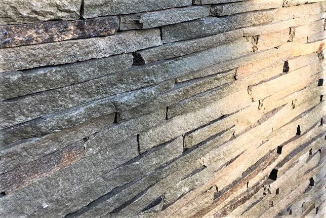 Горбушка из серо-зеленого песчаника Изображение №2